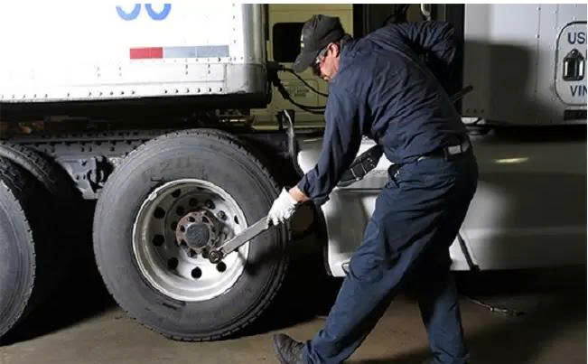 Cách bảo dưỡng ô tô mùa mưa bạn cần biết 