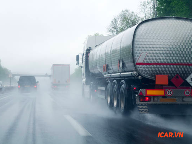 5 Kinh nghiệm lái xe tải khi trời mưa 